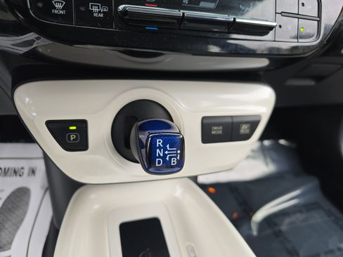 Used 2016 Toyota Prius Three image 25