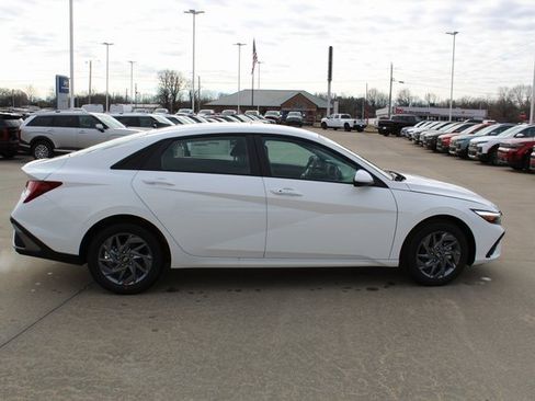 New 2026 Hyundai Elantra Blue image 5