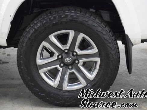 Used 2017 Toyota Tacoma Limited w/ Tow Package AWD/4WD image 8