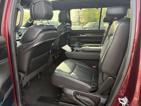 Used 2022 Jeep Grand Wagoneer Series I AWD/4WD image 16
