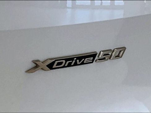 Used 2024 BMW iX xDrive50 w/ Sport Package AWD/4WD image 9