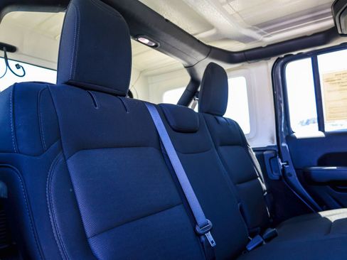 Used 2020 Jeep Wrangler Unlimited Sahara AWD/4WD image 12