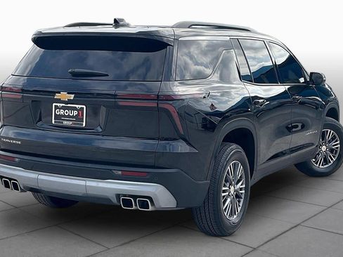 Used 2026 Chevrolet Traverse LT FWD image 12