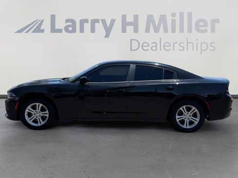 Used 2019 Dodge Charger SXT RWD image 2