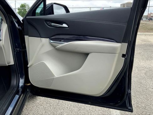 Used 2023 Cadillac XT4 Luxury w/ Cold Weather Package image 22