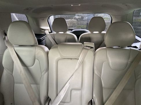 Used 2017 Volvo XC90 T6 Momentum w/ Vision Package AWD/4WD image 13