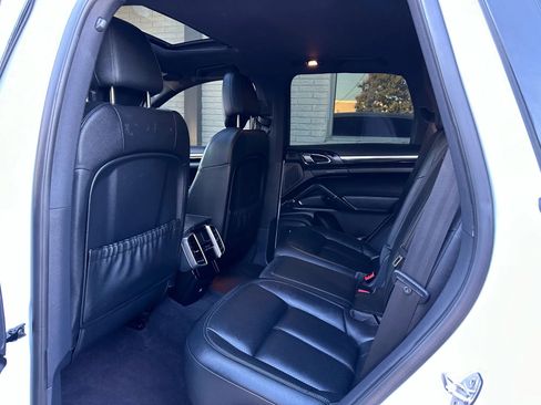 Used 2015 Porsche Cayenne S image 18