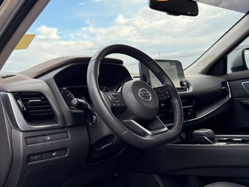 Used 2021 Nissan Rogue SL w/ Premium Package image 11