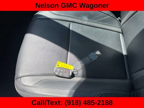 Used 2017 Dodge Charger R/T w/ Plus Group RWD image 27
