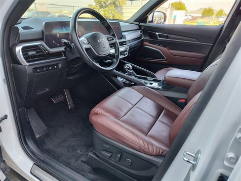 Used 2024 Kia Telluride SX image 2