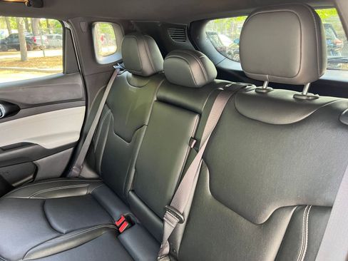 Used 2025 Jeep Compass Limited image 38