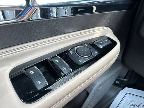 Used 2024 Lincoln Corsair AWD image 10