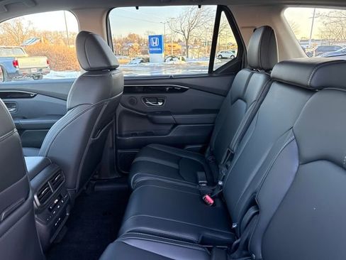 Used 2025 Honda Pilot EX-L image 18