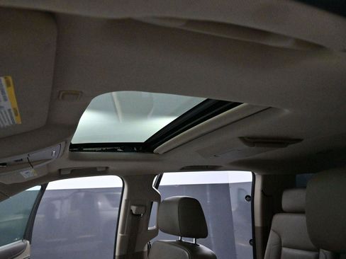 Used 2016 Chevrolet Suburban LT AWD/4WD image 32