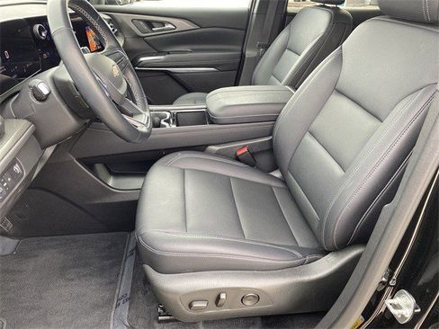 Certified 2025 Chevrolet Traverse LT image 9