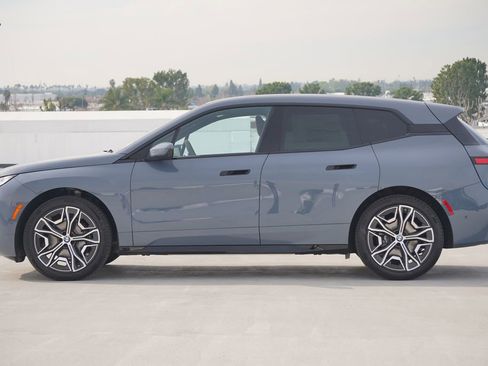 New 2026 BMW iX xDrive45 w/ Premium Package image 4