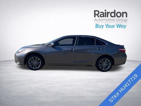 Used 2017 Toyota Camry SE FWD image 4