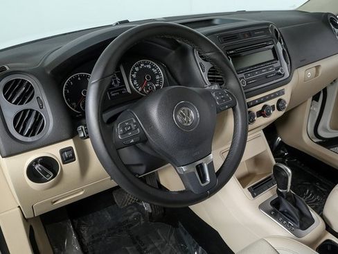 Used 2014 Volkswagen Tiguan SE image 4
