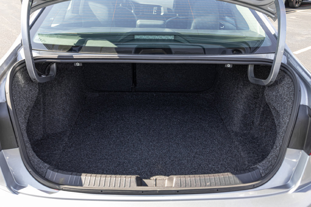 Certified 2024 Volkswagen Jetta SE FWD image 29