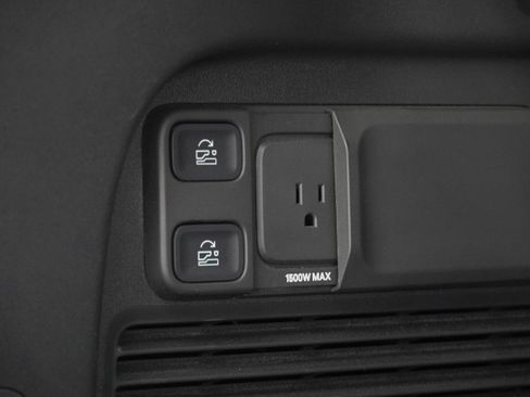 Used 2025 Rivian R1S Adventure AWD/4WD image 38