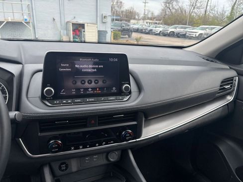 Used 2025 Nissan Rogue SV FWD image 36
