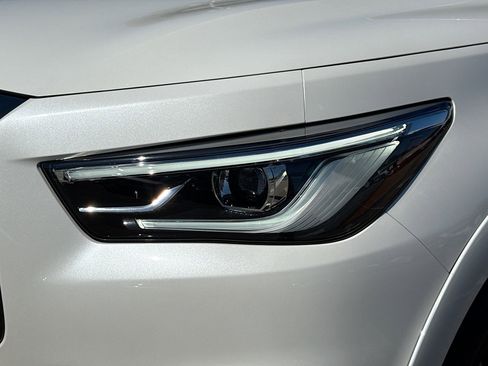 Used 2024 INFINITI QX80 Sensory image 9
