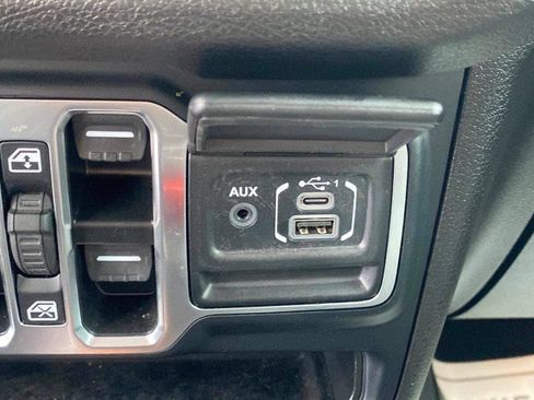 Used 2024 Jeep Wrangler Unlimited Sport AWD/4WD image 17