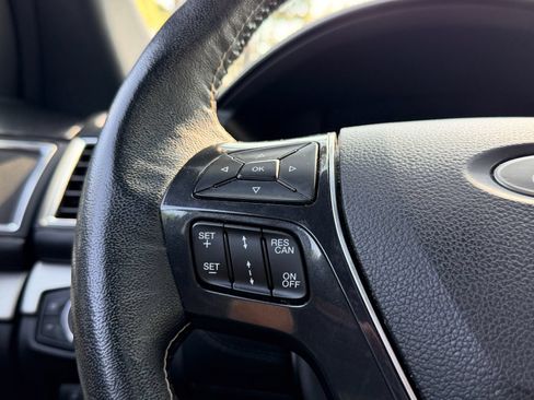 Used 2019 Ford Explorer Platinum AWD/4WD image 23