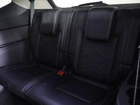 Used 2025 Volkswagen Atlas SE AWD/4WD image 35