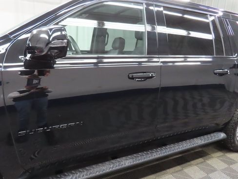 Used 2025 Chevrolet Suburban Z71 image 49