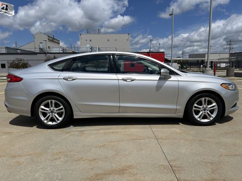 Used 2018 Ford Fusion SE FWD image 9