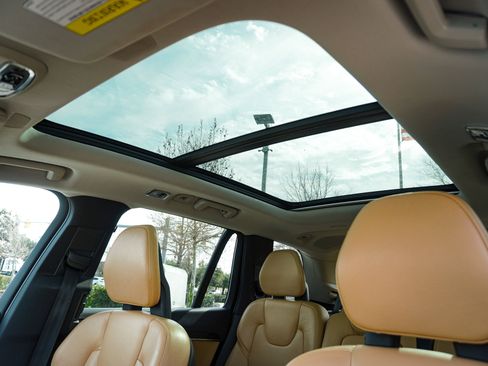 Used 2016 Volvo XC90 T6 Momentum w/ Protection Package Plus image 27