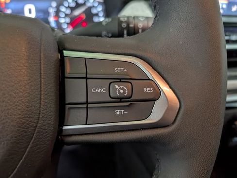 Used 2025 Jeep Compass Latitude AWD/4WD image 17