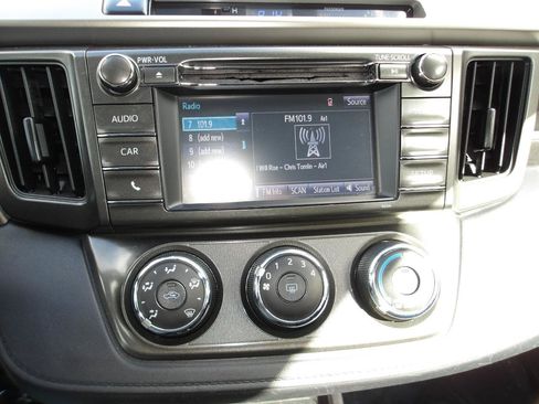 Used 2015 Toyota RAV4 LE AWD/4WD image 18