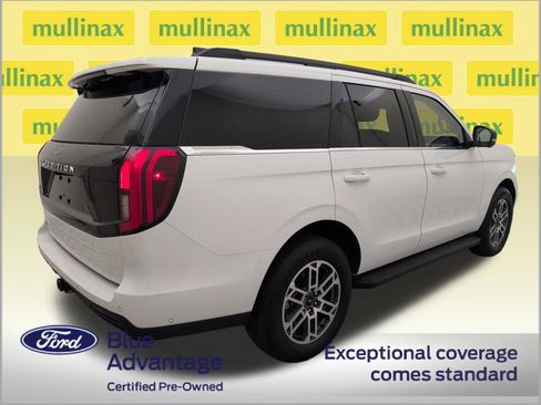 Used 2025 Ford Expedition Active RWD image 3