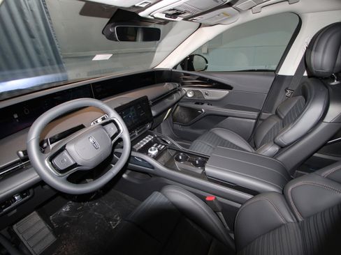 New 2026 Lincoln Nautilus Reserve image 2