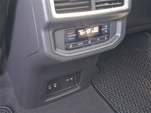 Used 2024 Volkswagen Atlas SEL Premium R-Line image 11