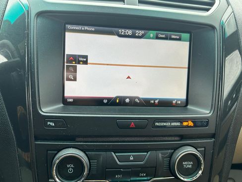 Used 2016 Ford Explorer XLT w/ Equipment Group 202A image 21