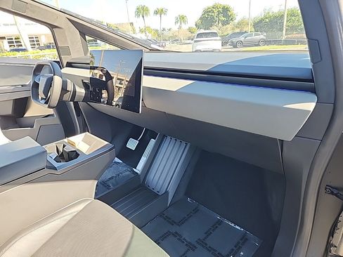 Used 2025 Tesla Cybertruck AWD Crew Cab image 23