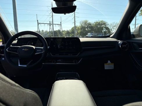 New 2026 Chevrolet Equinox LT w/ Safety and Technology Package FWD image 23