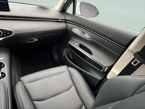 Certified 2025 Genesis GV70 2.5T AWD/4WD image 13