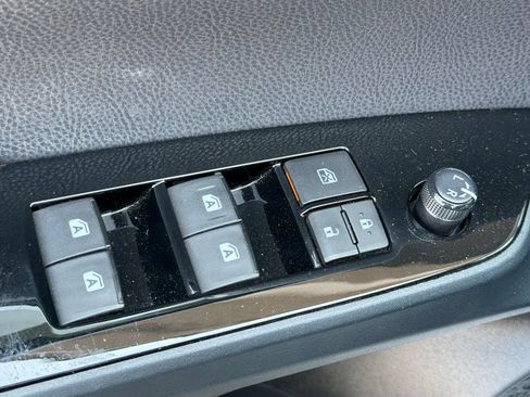 Used 2016 Toyota Prius Four w/ Advanced Technology Package FWD image 14