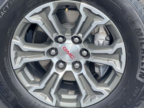 Certified 2026 GMC Sierra 1500 SLT AWD/4WD image 8