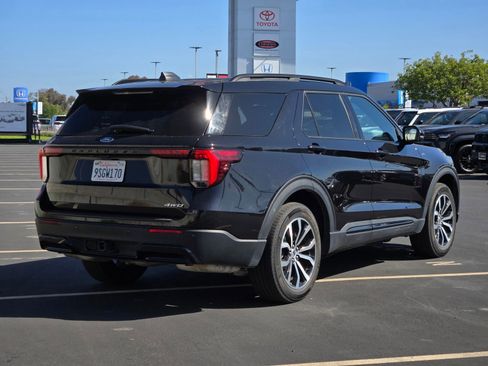 Used 2025 Ford Explorer ST-Line AWD/4WD image 4