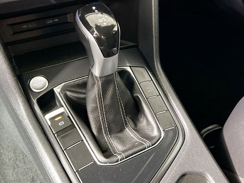 Used 2022 Volkswagen Tiguan SE image 25