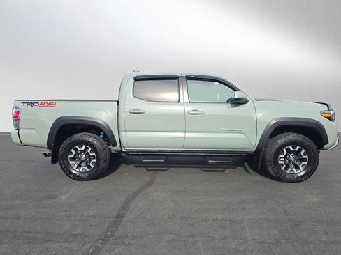 Certified 2022 Toyota Tacoma TRD Off-Road image 2