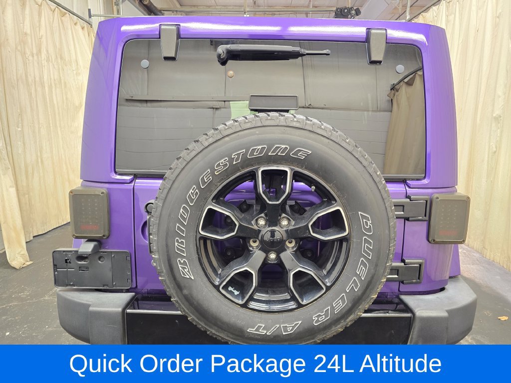 Used 2018 Jeep Wrangler Unlimited Sahara AWD/4WD image 9