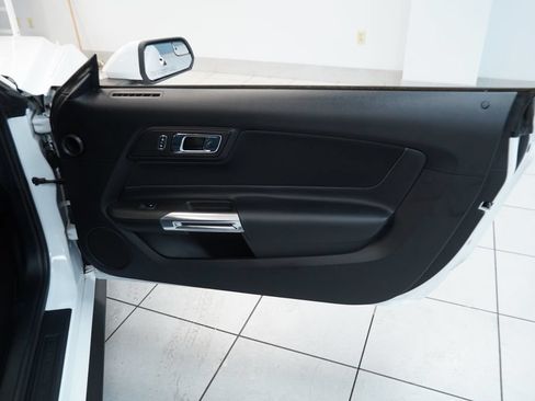 Used 2016 Ford Mustang Coupe RWD image 21