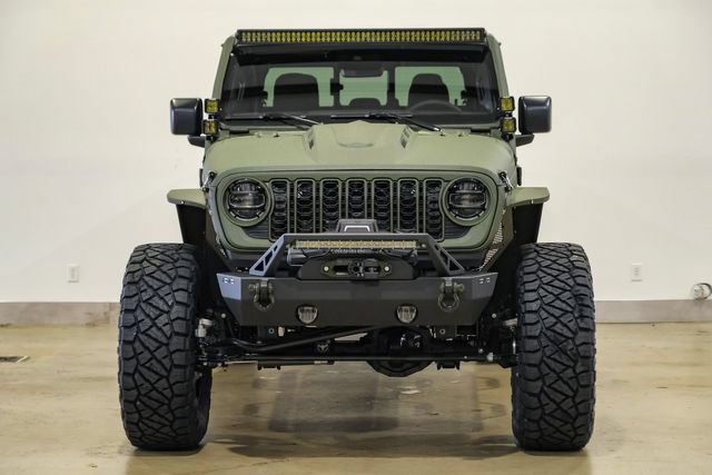 Used 2025 Jeep Gladiator Sport AWD/4WD image 3