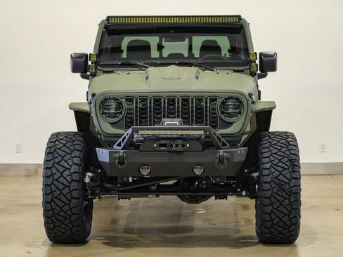 Used 2025 Jeep Gladiator Sport AWD/4WD image 3